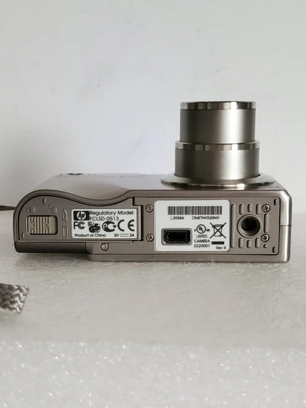 VINTAGE HP PHOTOSMART R927 DIGITAL CAMERA WITH BATTERY CHARGING DOCK WITH CORDS